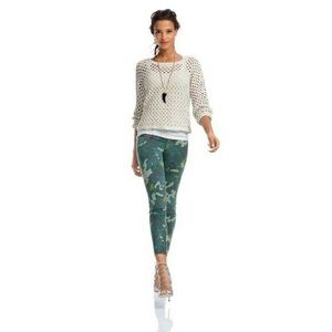Cabi clover camo zipper capri pants